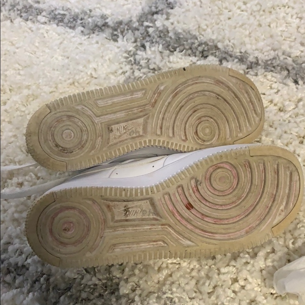 ~WHITE NIKE TENNIS SHOES~ - Picture 5 of 5